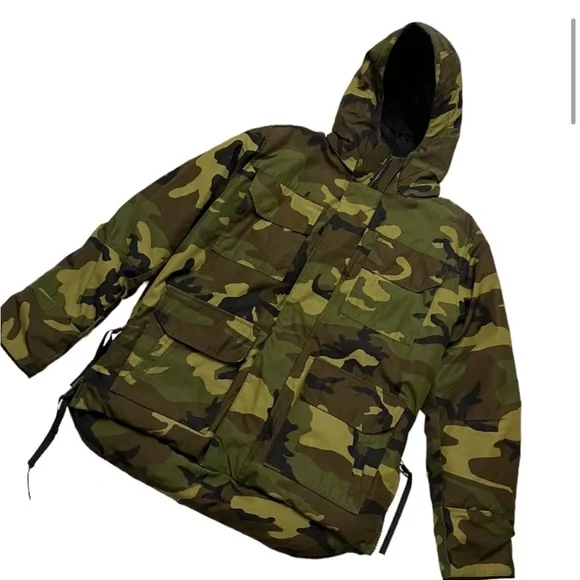 Canada Goose Camouflage Jacket - Picture 2 of 14